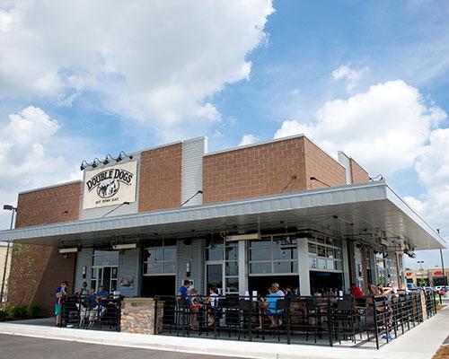 Double Dogs Middletown outdoor seating.